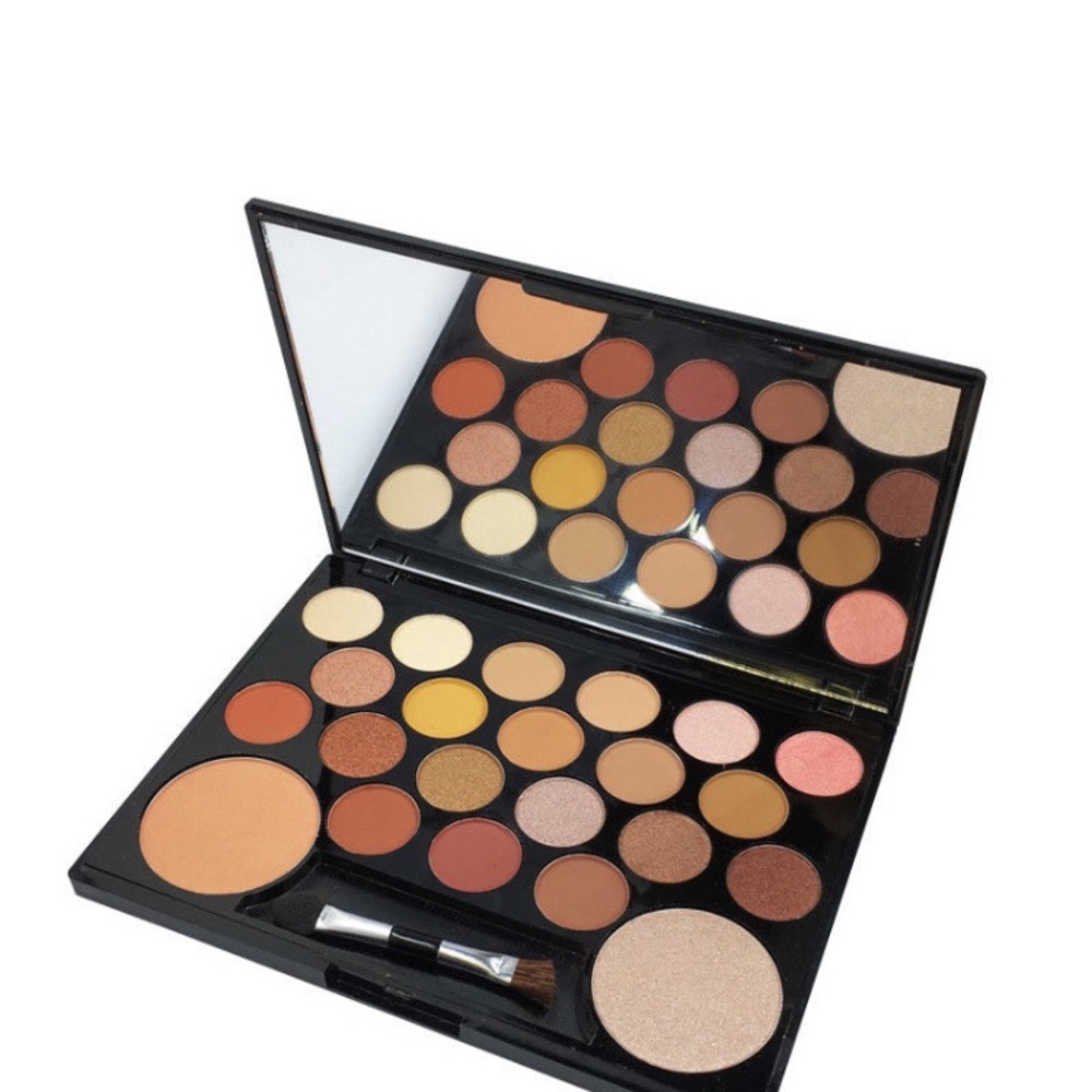 ⚠️LAST ONE⚠️ EYESHADOW BLUSH & HIHGLIGHT KIT - Picture 4 of 4